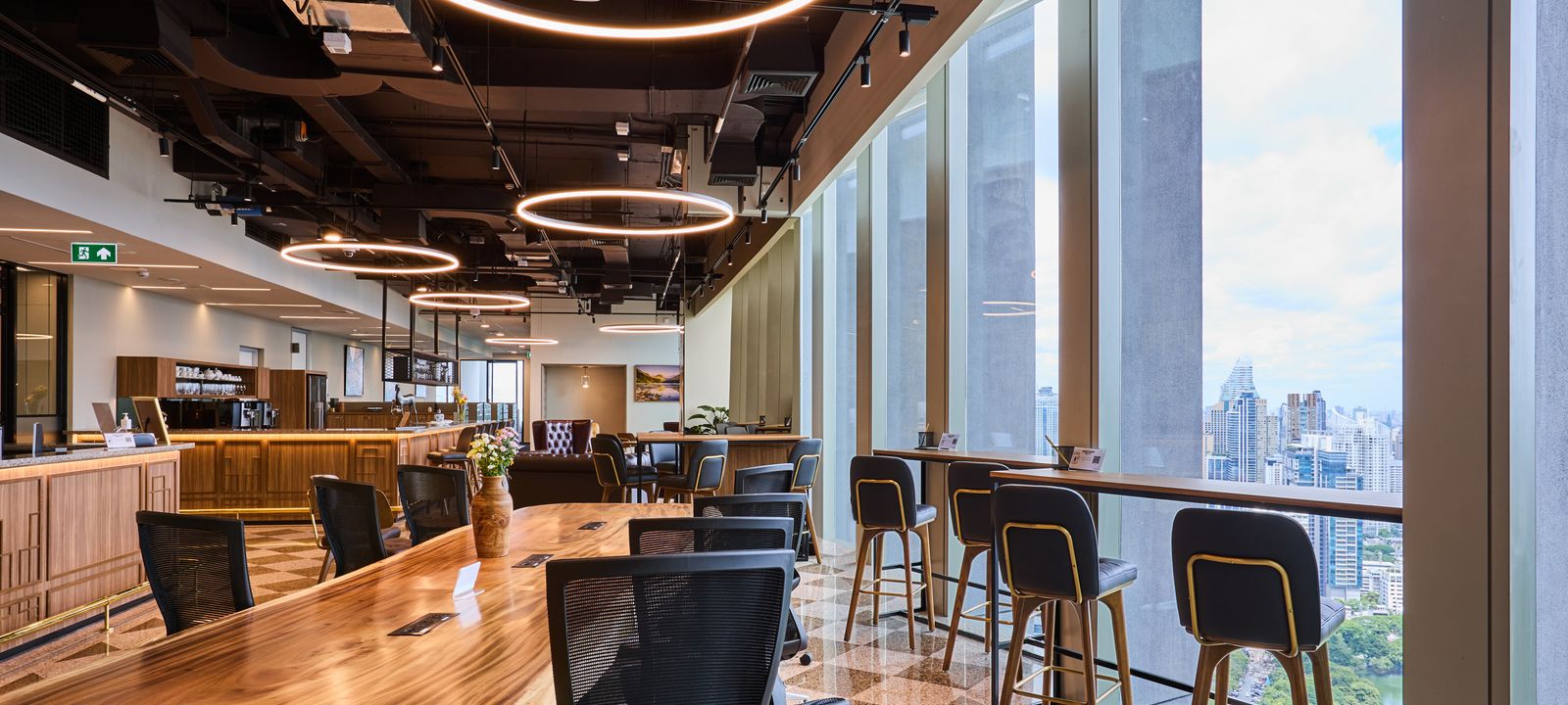 92 Thanon Rama Iv, Khet Bang Rak - Image 1