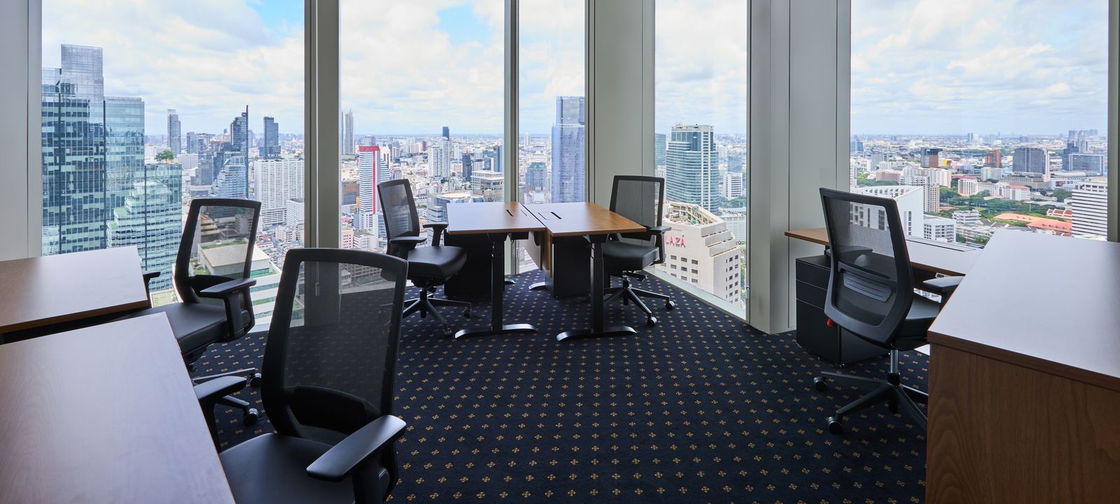 92 Thanon Rama Iv, Khet Bang Rak - Image 1