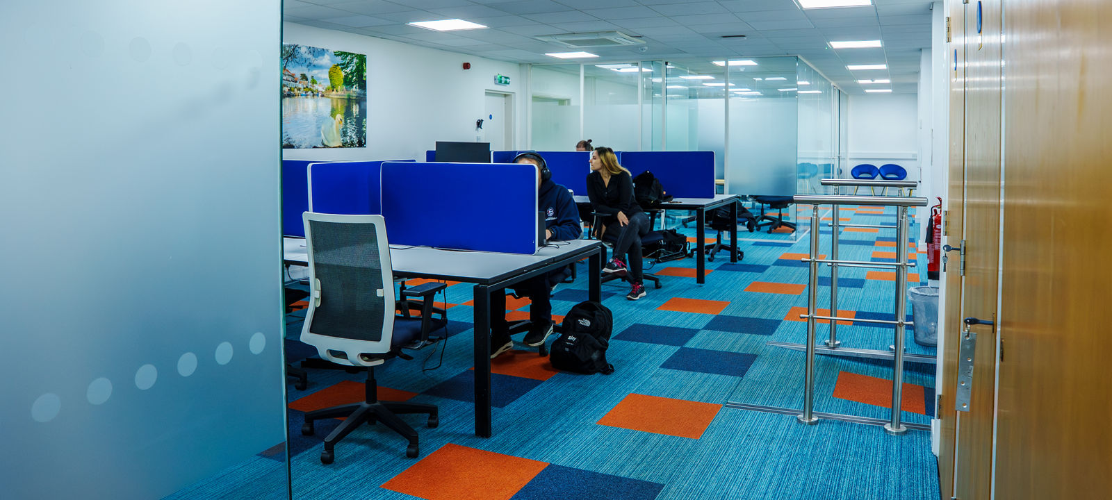 33 Hanworth Road, Surrey - Image 1