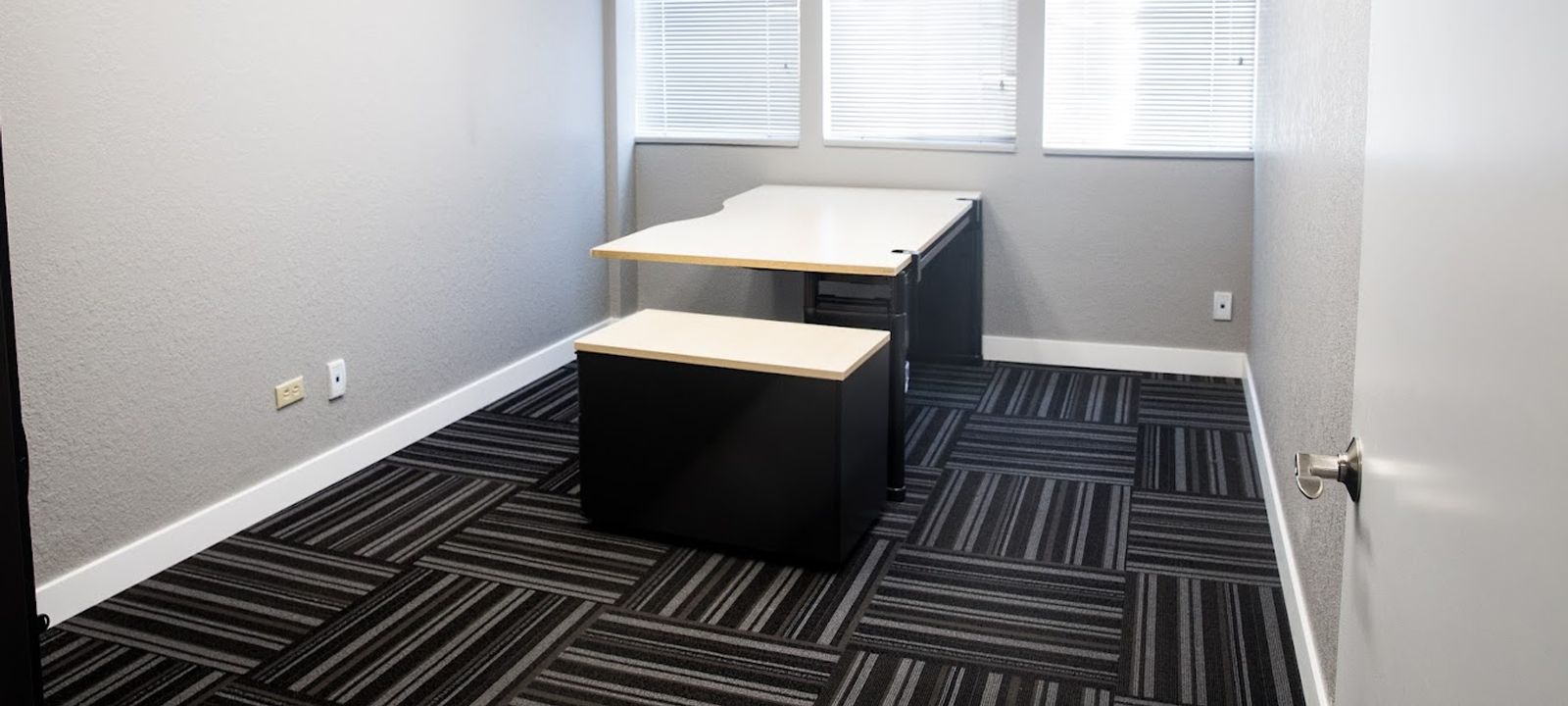 2600 S Parker Rd, Aurora - Image 1