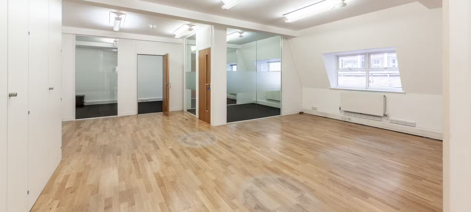 26 Eastcastle Street, Fitzrovia - Image 1