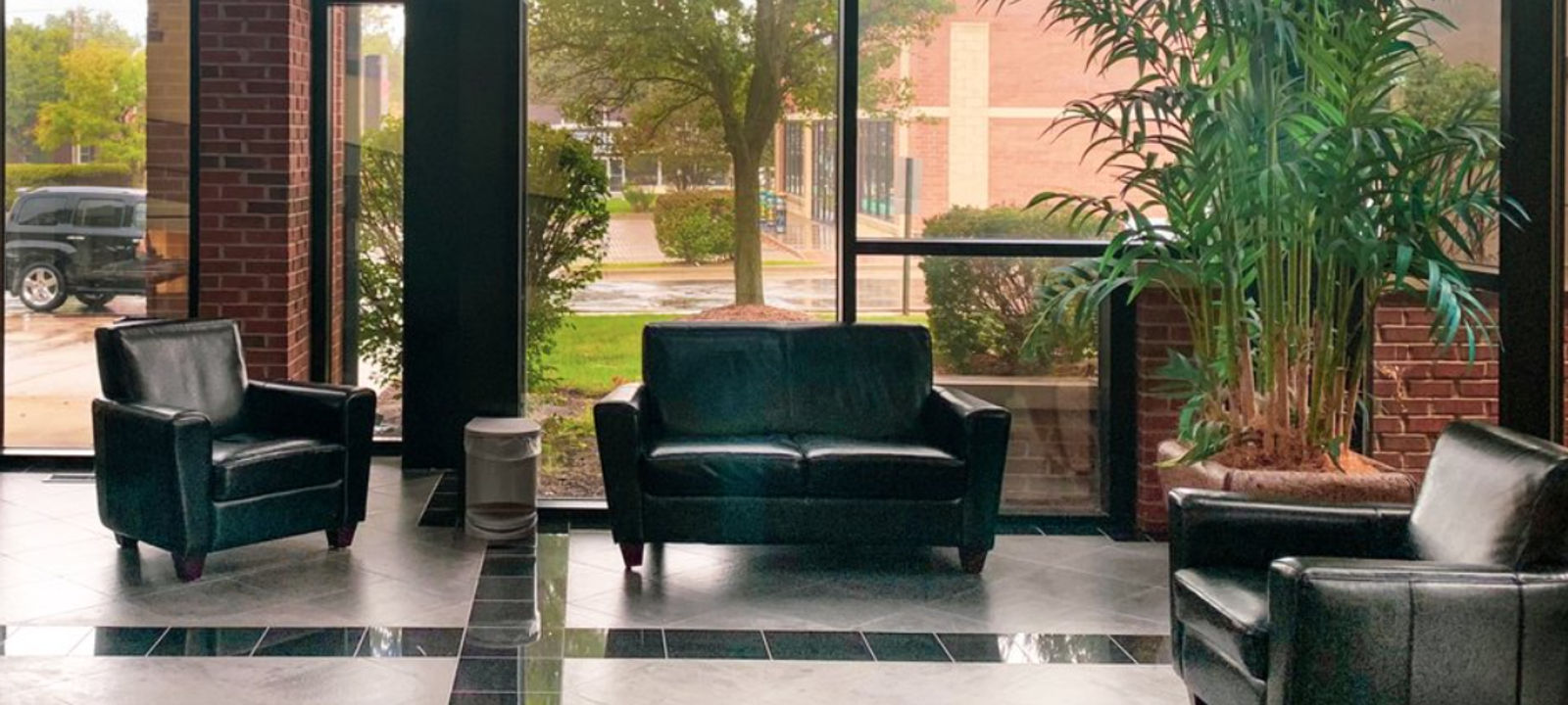 860 Summit St, Elgin - Image 1