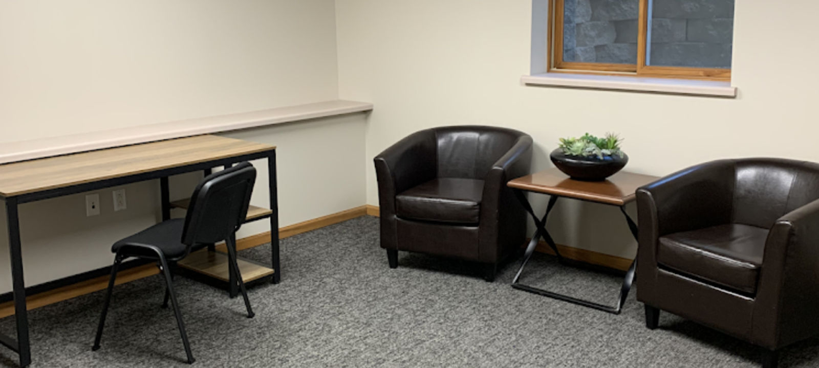 4 Person Coworking Space at 2560 E Main St, Reedsburg | Office Hub