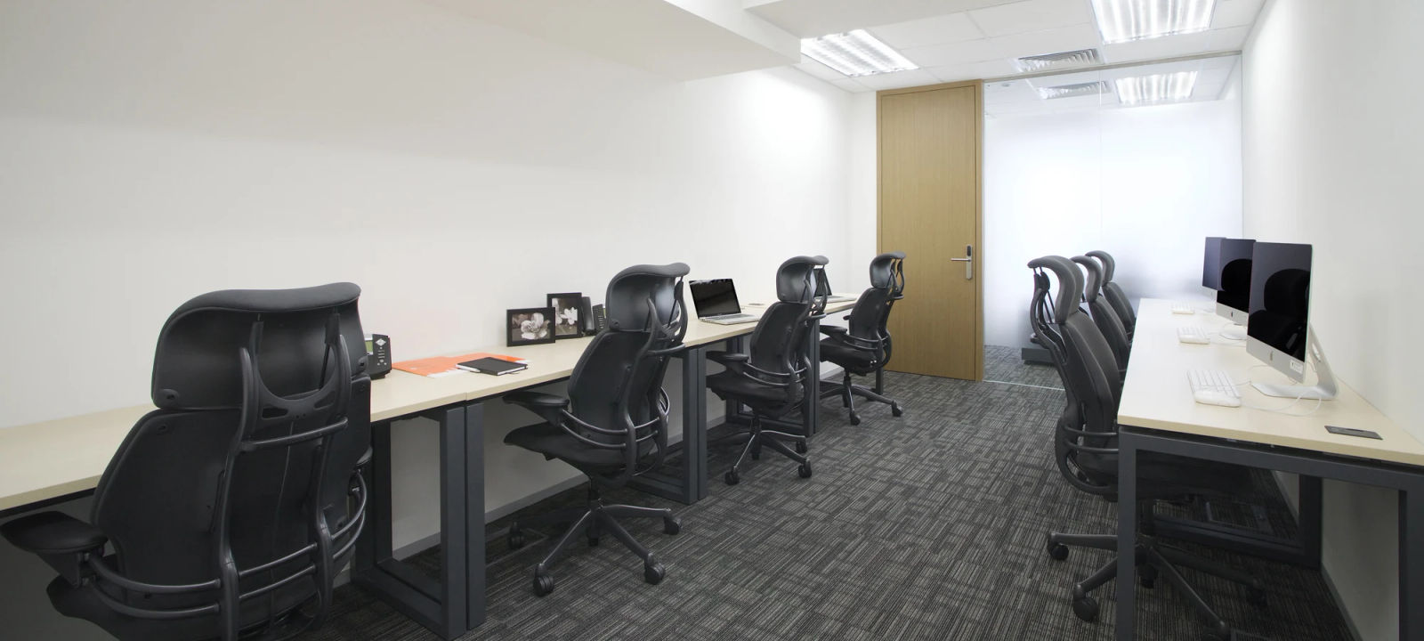 136 Des Voeux Road Central Central, Hong Kong Island - Image 1