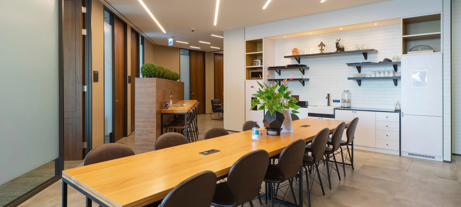 10 Gukjegeumyung-ro, Youngdeungpo-gu - Image 1