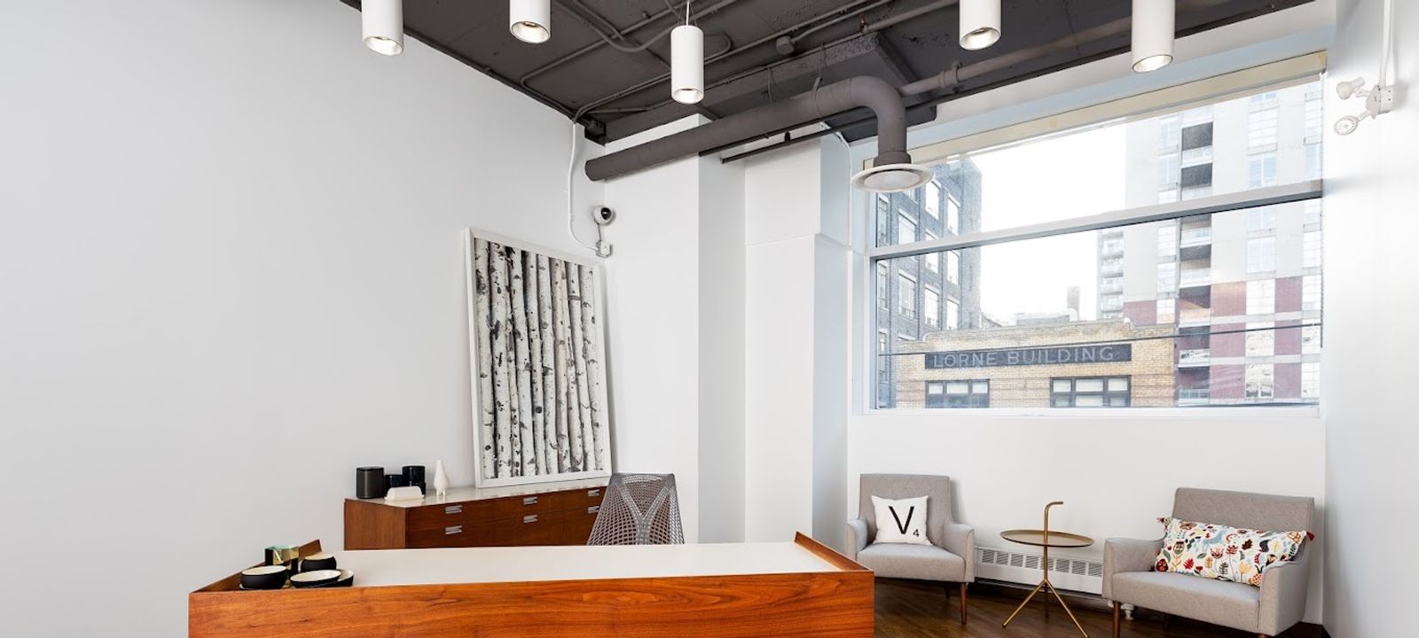 410 Adelaide St W, Toronto - Image 1