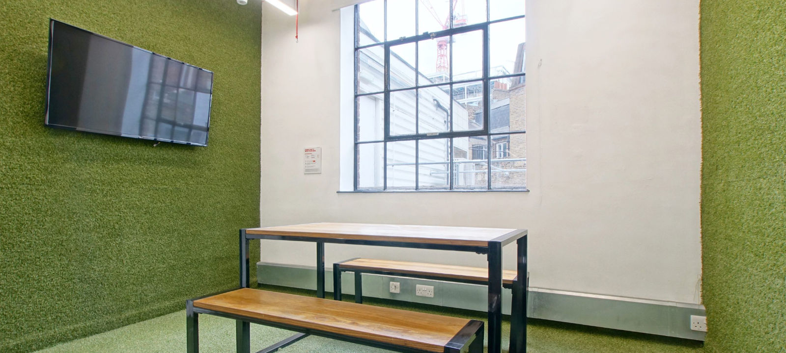 25 Holywell Row, Greater London - Image 1