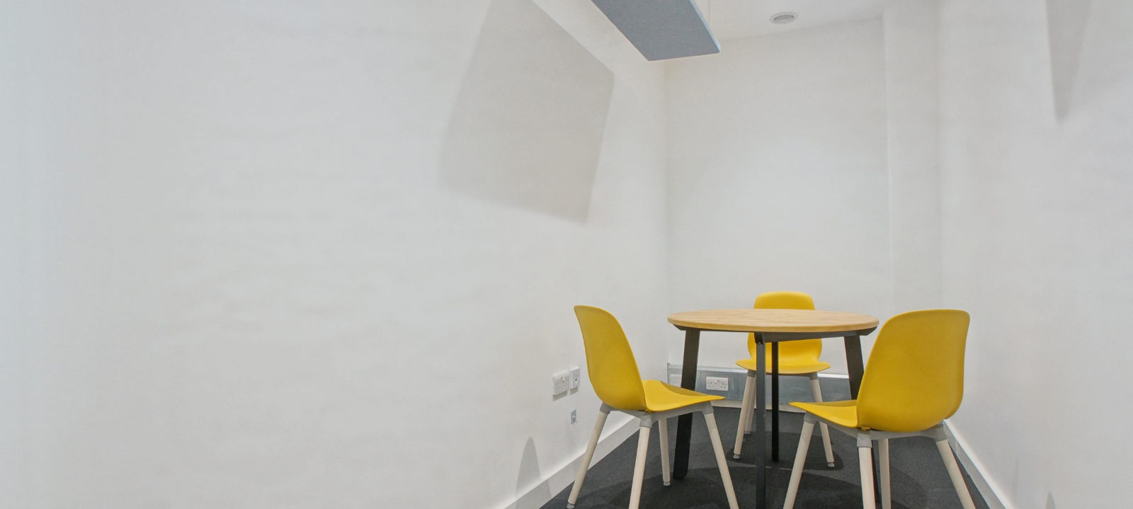 25 Holywell Row, Greater London - Image 1