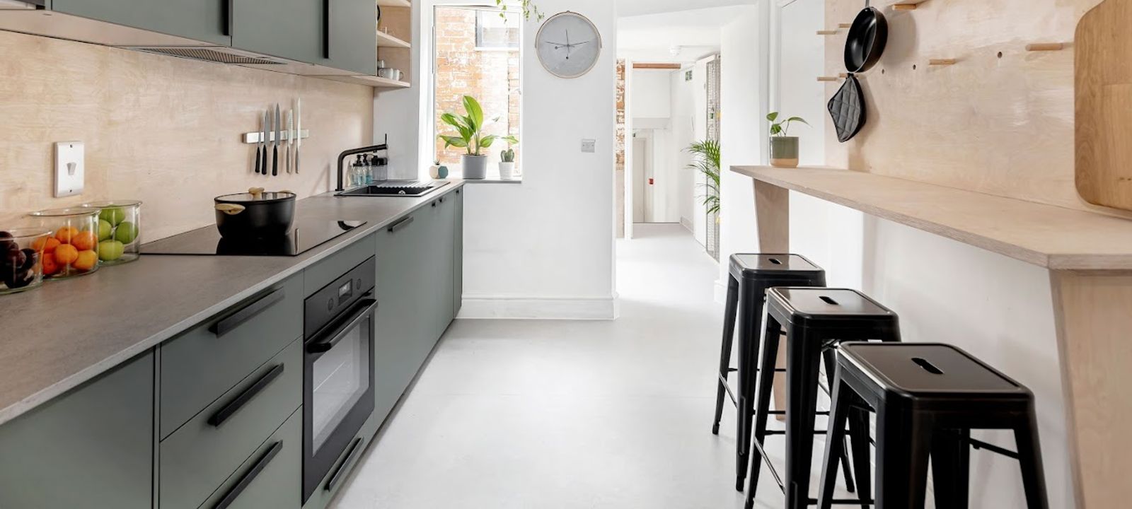 31 Market Place, Wiltshire - Image 1