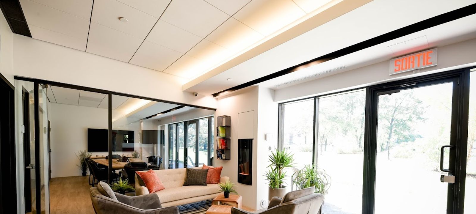 2727 Saint-patrick St, Montreal - Image 1