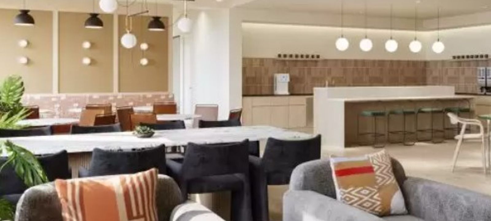 3 Houston Center 3 Houston Center - Image 1