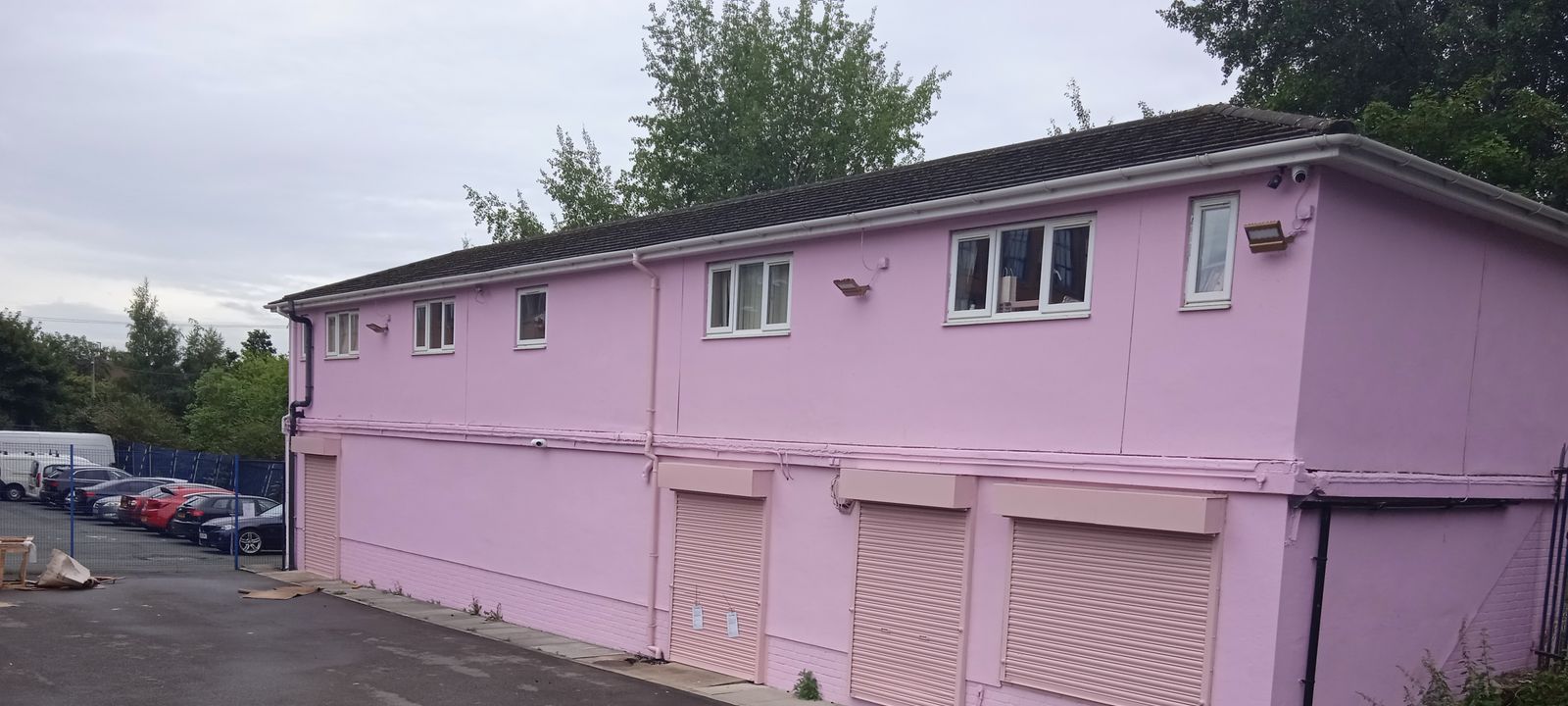 Canal Side Lodge - Image 1