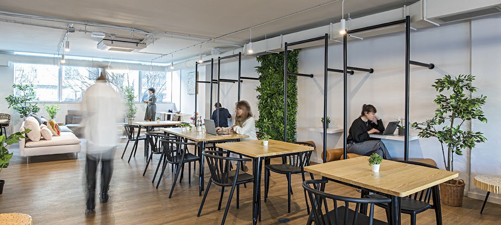 Av Defensores De Chaves 4, Lisbon - Image 1