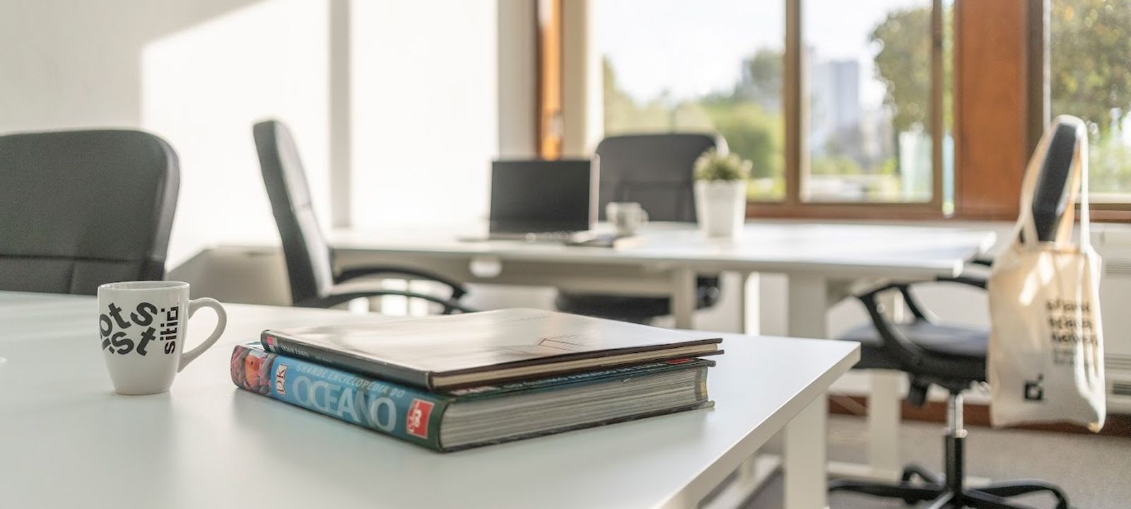 Praca Nuno Rodrigues Dos Santos 7, Lisbon - Image 1