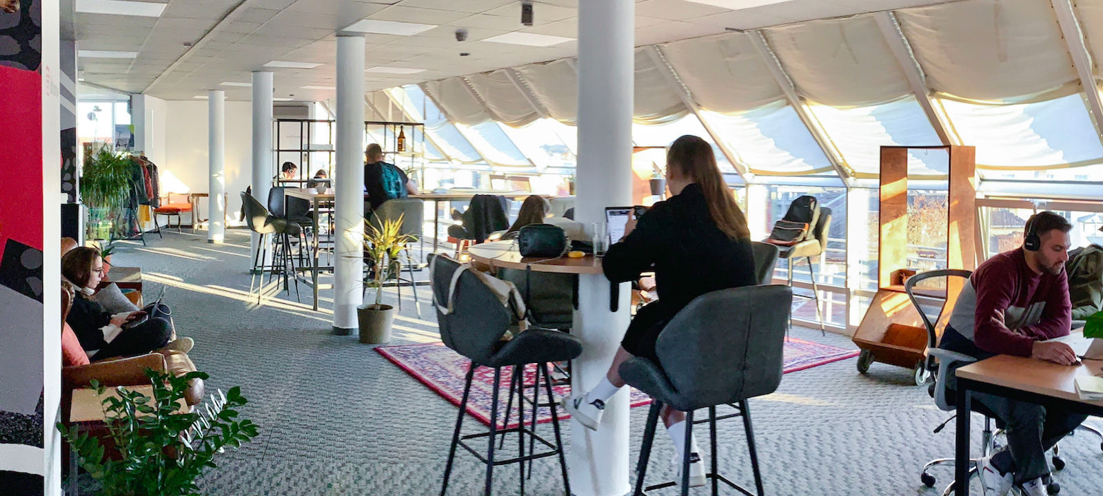 11 Slaveykov Square, Sofia - Image 1