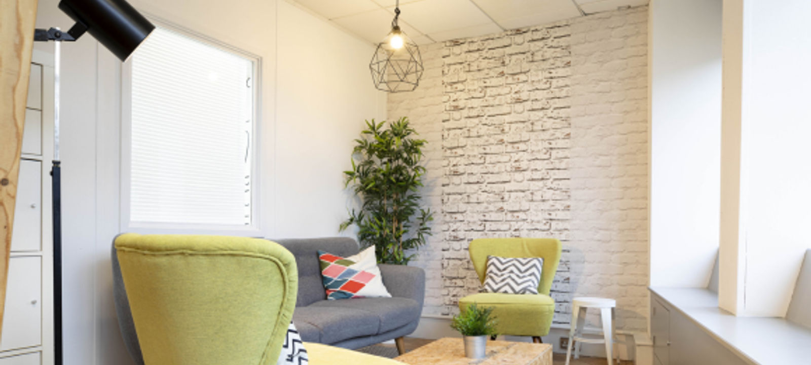 14 Commercial Way, Woking - Image 1