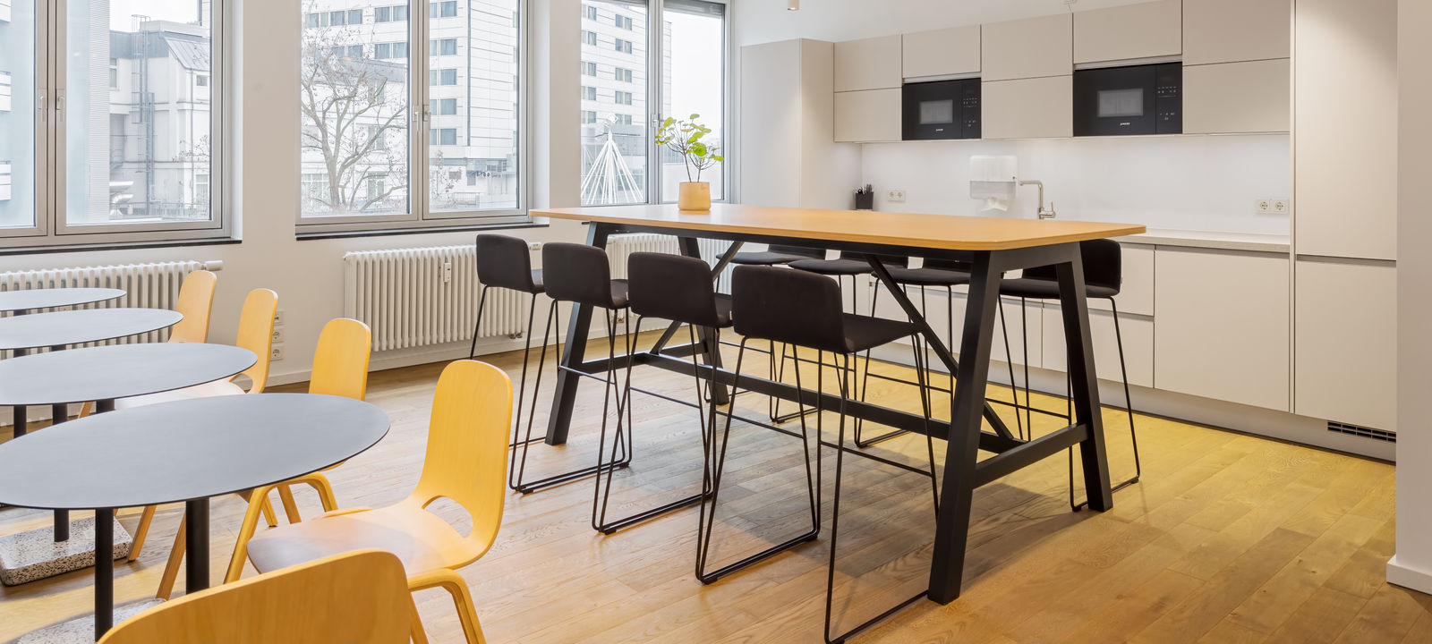 8 Nurnberger Str, Berlin - Image 1