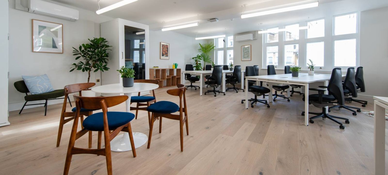 321 Oxford Street, Greater London - Image 1