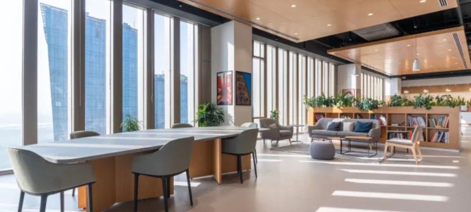 125 Commerce Valley Drive W, Markham - Image 1