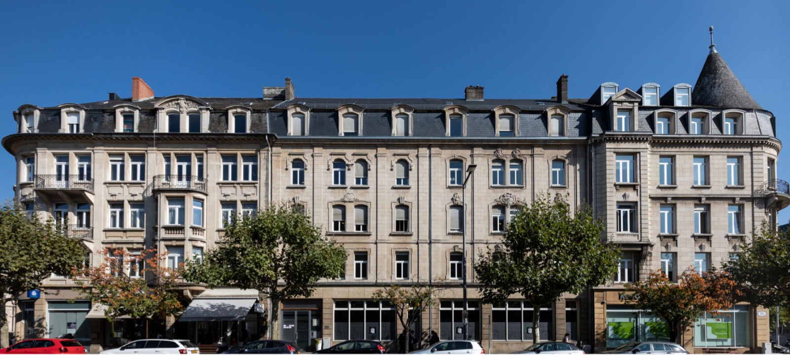 The Avenue - Image 1