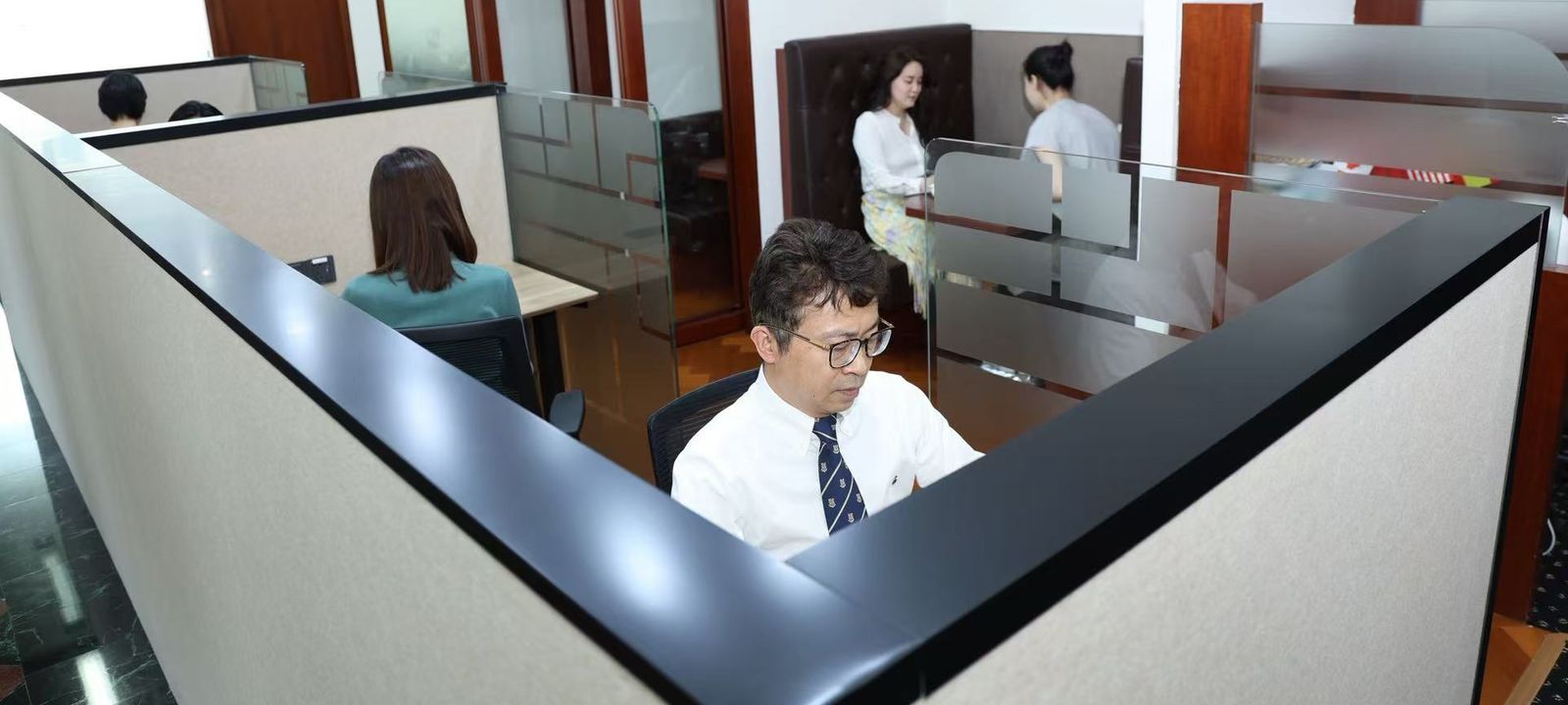 33 Hua Yuan Shi Qiao Road, Shanghai - Image 1