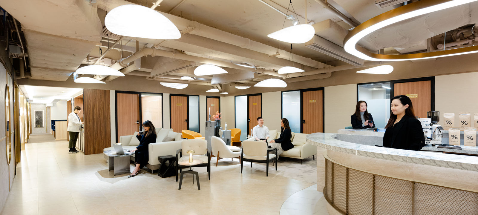 16-18 Queen's Road Central, Central - Image 1