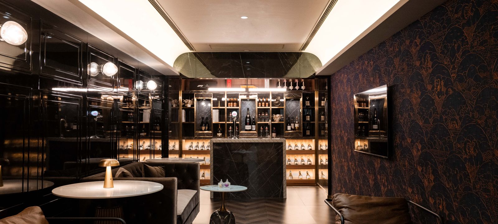 16-18 Queen's Road Central, Central - Image 1