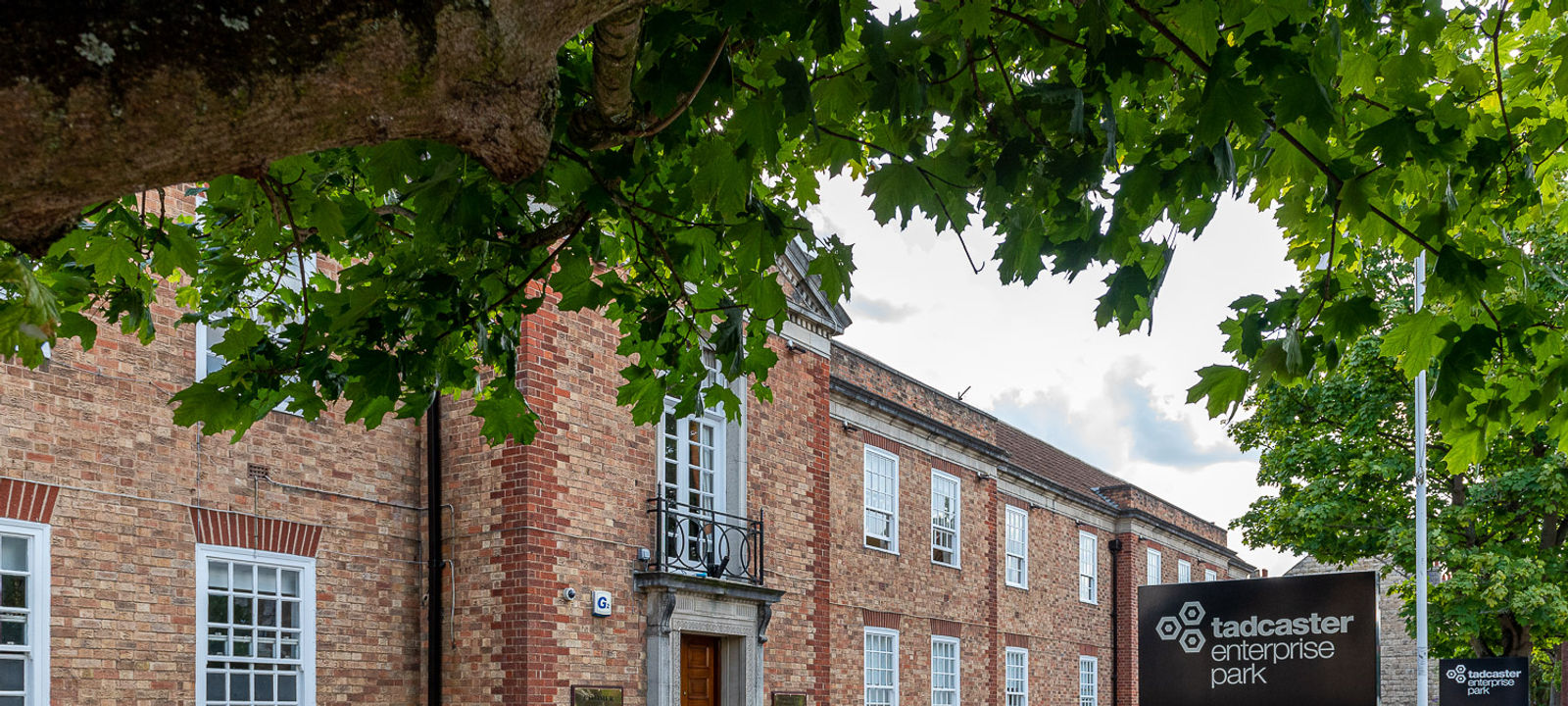 Commer House - Image 1