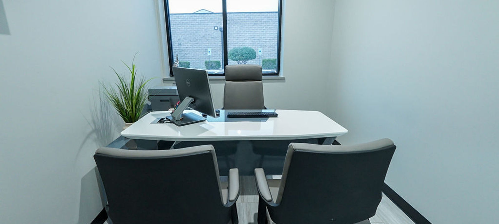 404 Airport Freeway, Bedford - Image 1