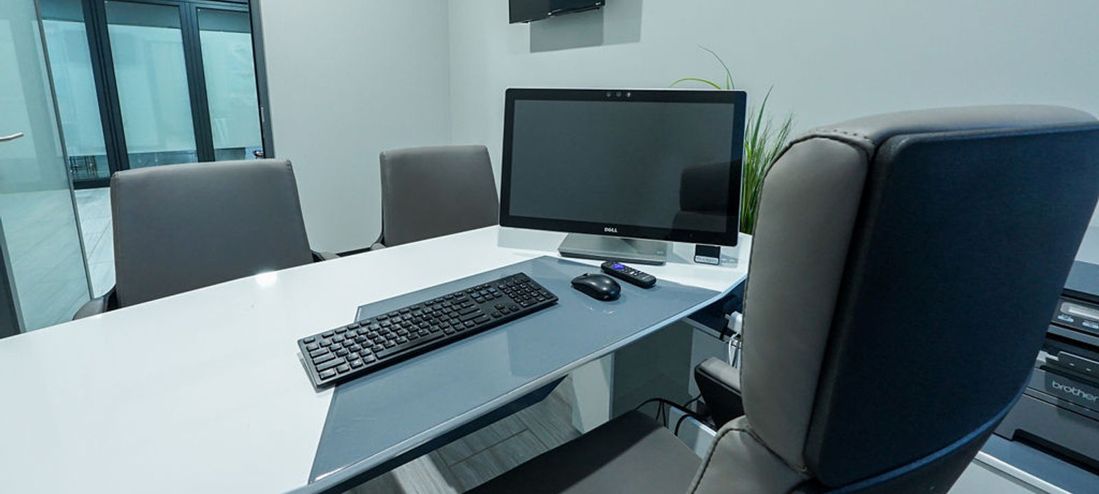 404 Airport Freeway, Bedford - Image 1