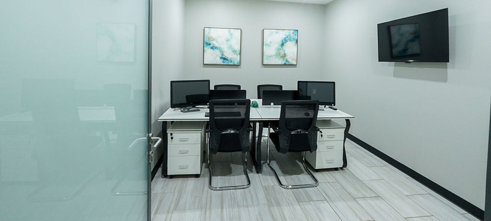 404 Airport Freeway, Bedford - Image 1