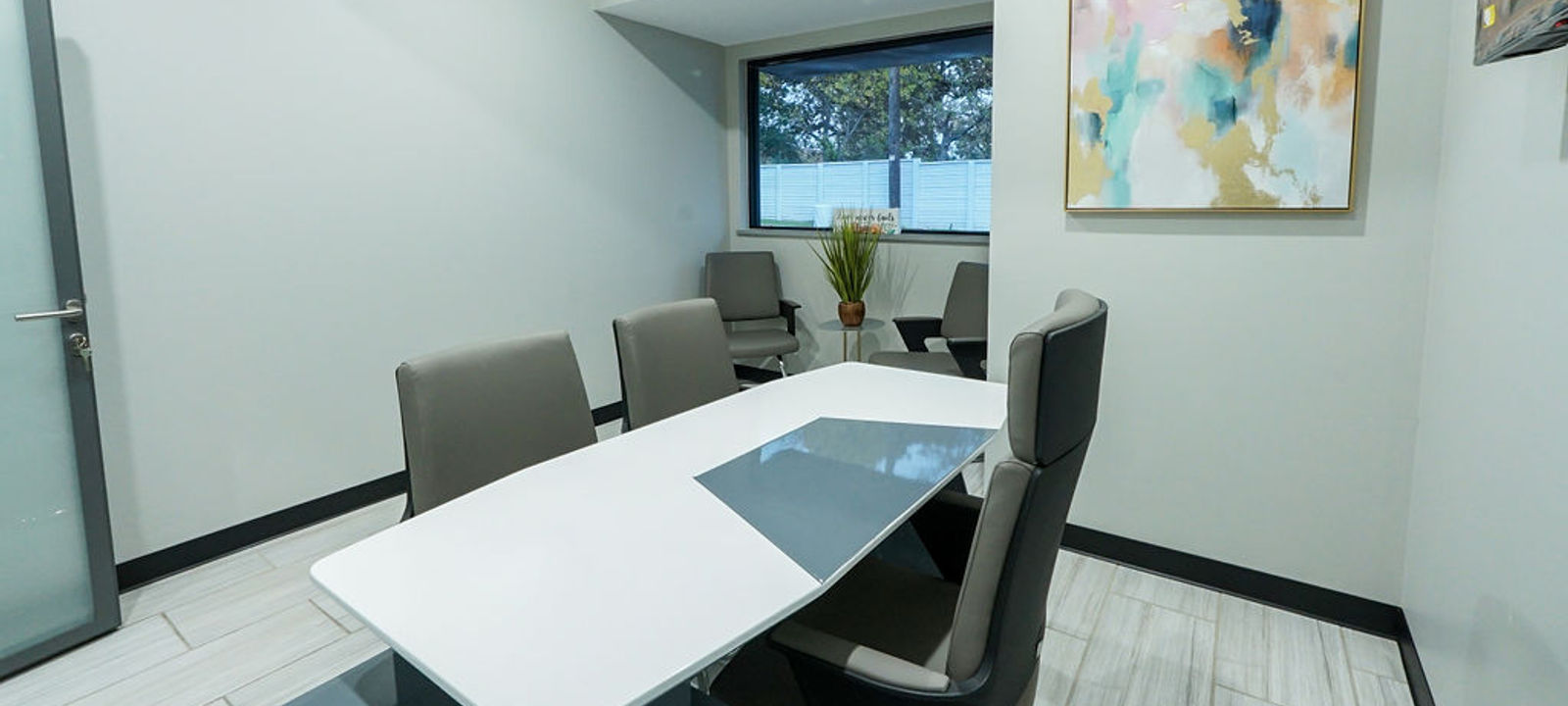 404 Airport Freeway, Bedford - Image 1