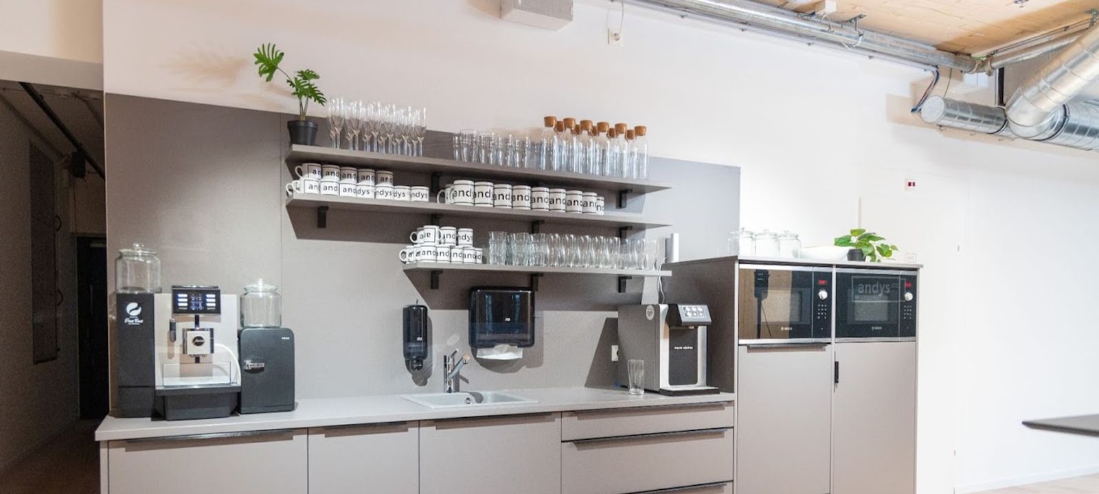 26 Janis-joplin-promenade, Wien - Image 1