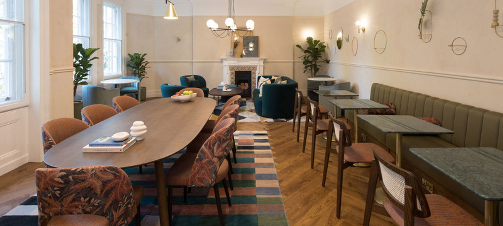 128 Buckingham Palace Road, Greater London - Image 1