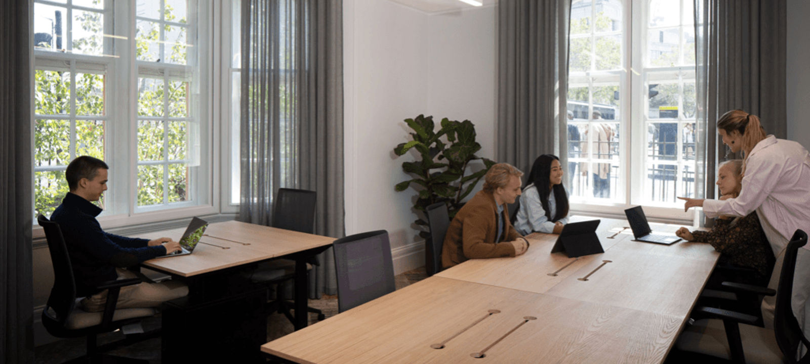 162 Buckingham Palace Road, Greater London - Image 1