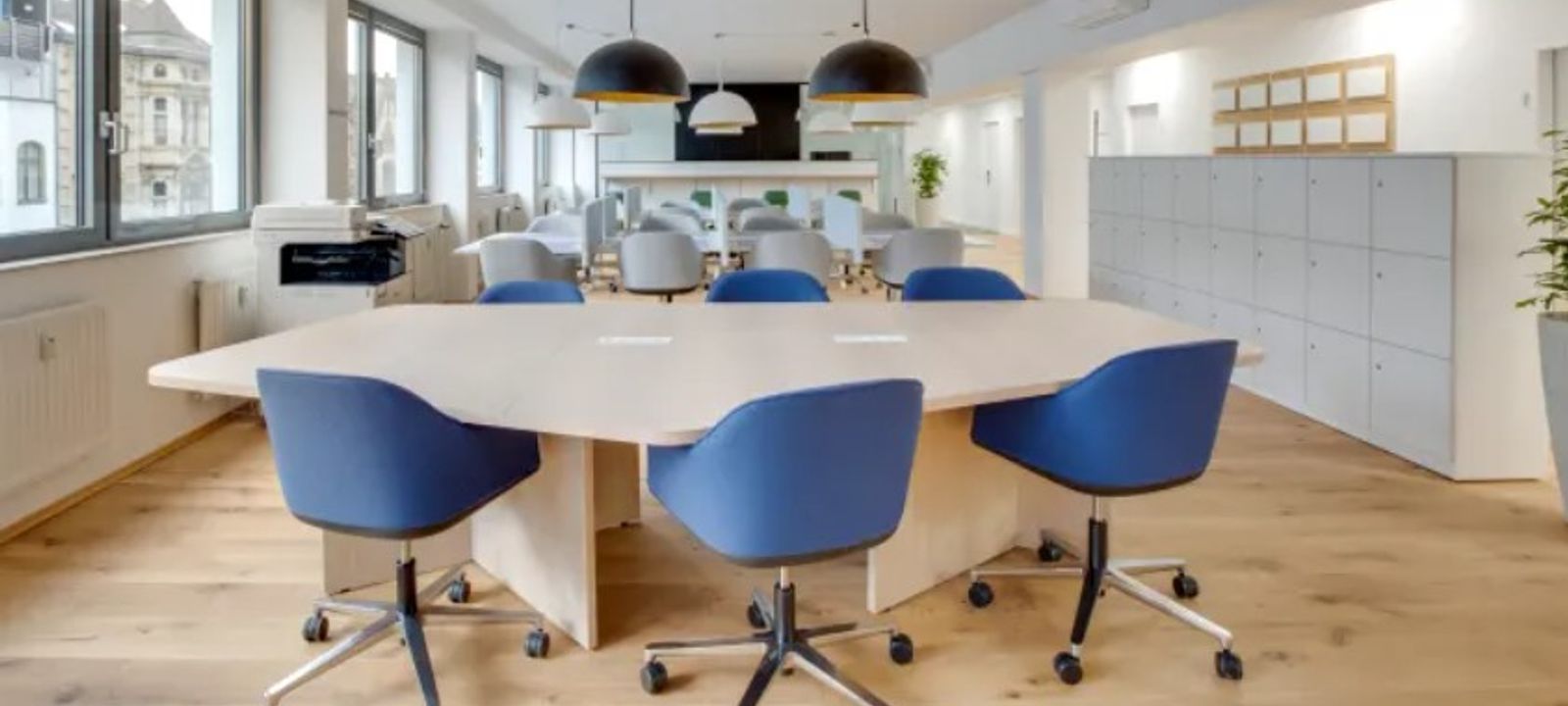 2701 E Camelback Rd, Phoenix - Image 1