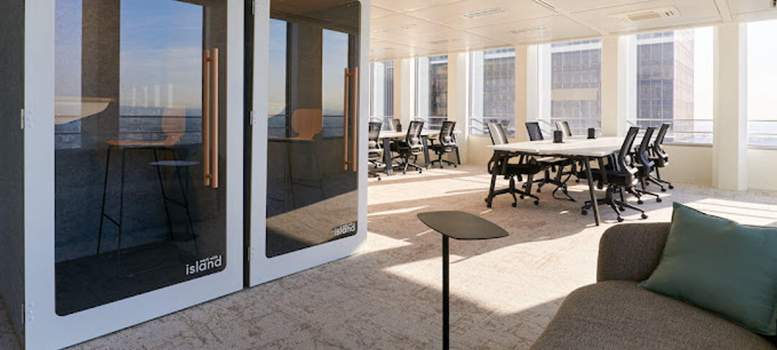 102 Terr Boieldieu, Puteaux - Image 1