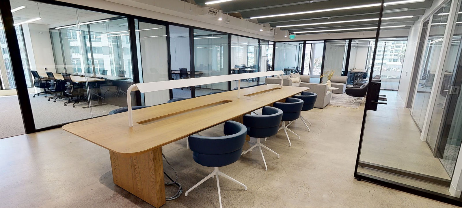 915 Wilshire Blvd, Los Angeles - Image 1