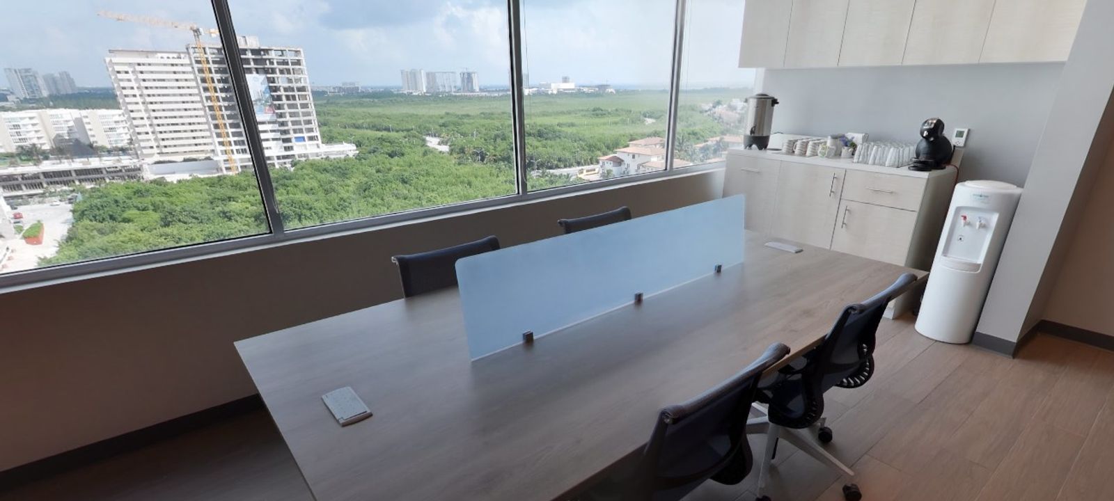 30 Esquina Con Avenida Sayil Antonio Enríquez Savignac Malecón Tajamar, Cancún - Image 1