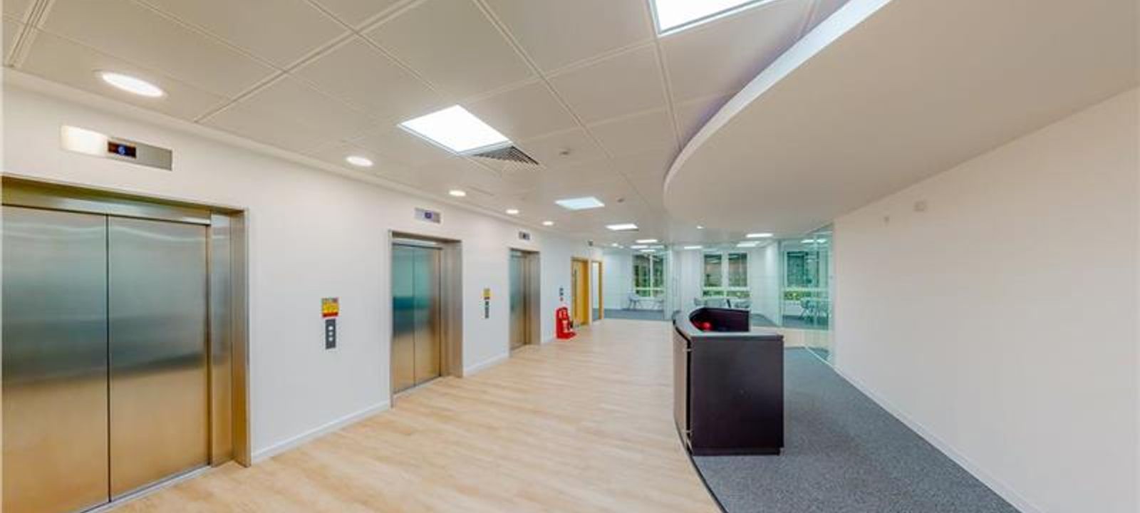 1 Kings Arm Yard, Bank - Image 1