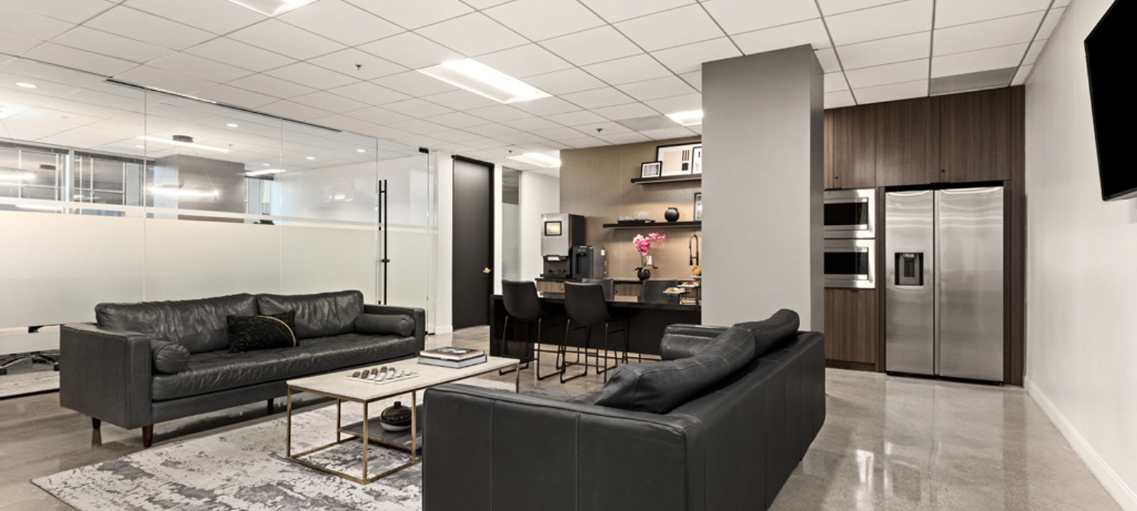 10940 Wilshire Blvd, Los Angeles - Image 1