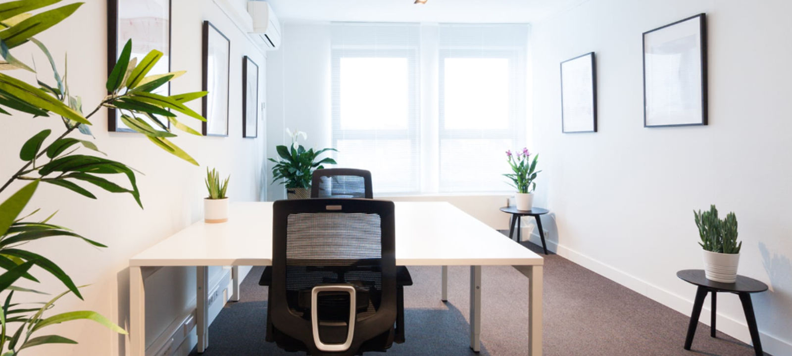 92-94 Sq Eugene Plasky 92-94 Sq Eugene Plasky, Brussels - Image 1