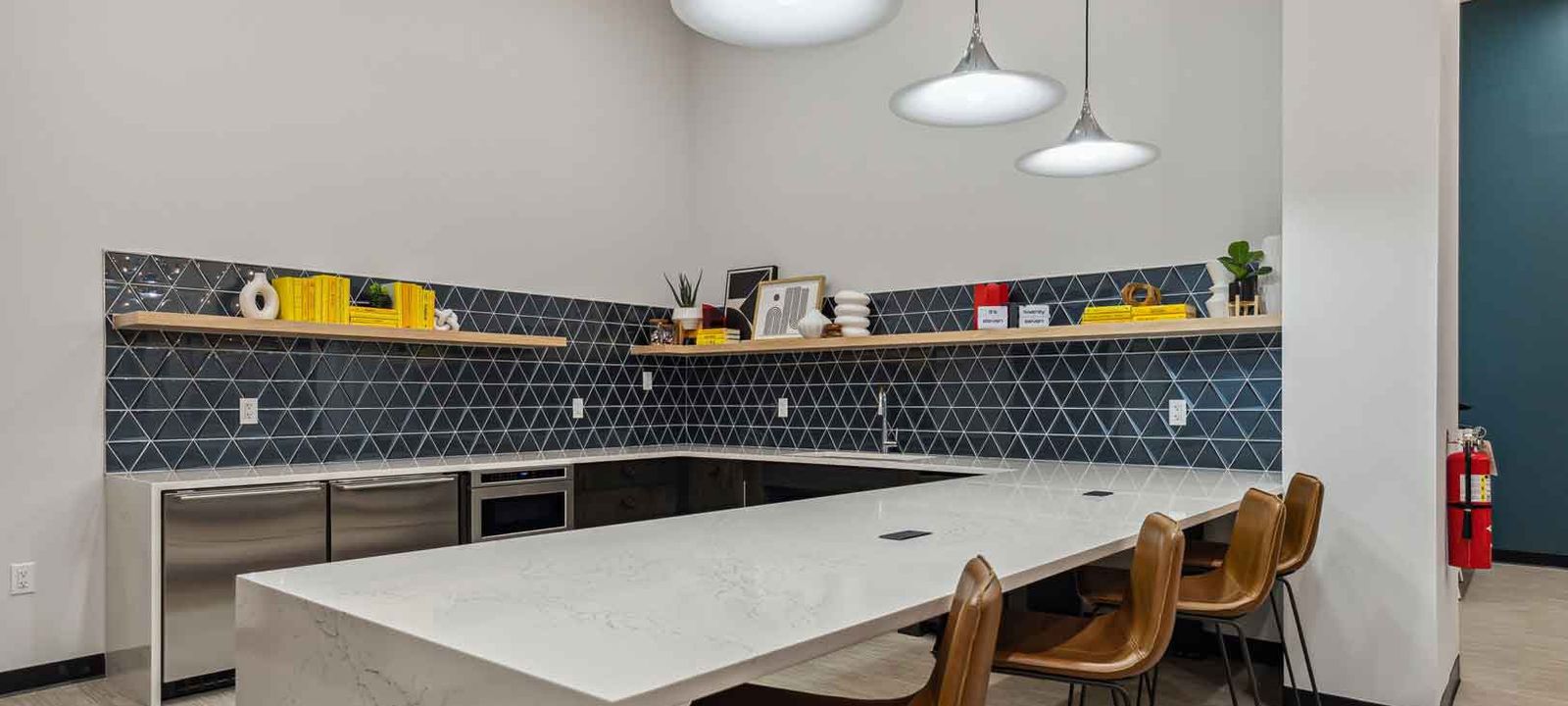 3870 Ponte Ave, Addison - Image 1