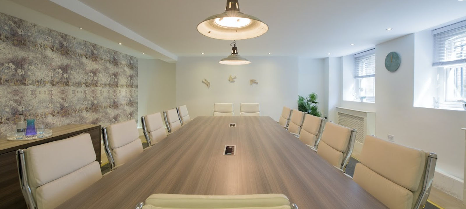 27-28 Queen Street, Bank - Image 1