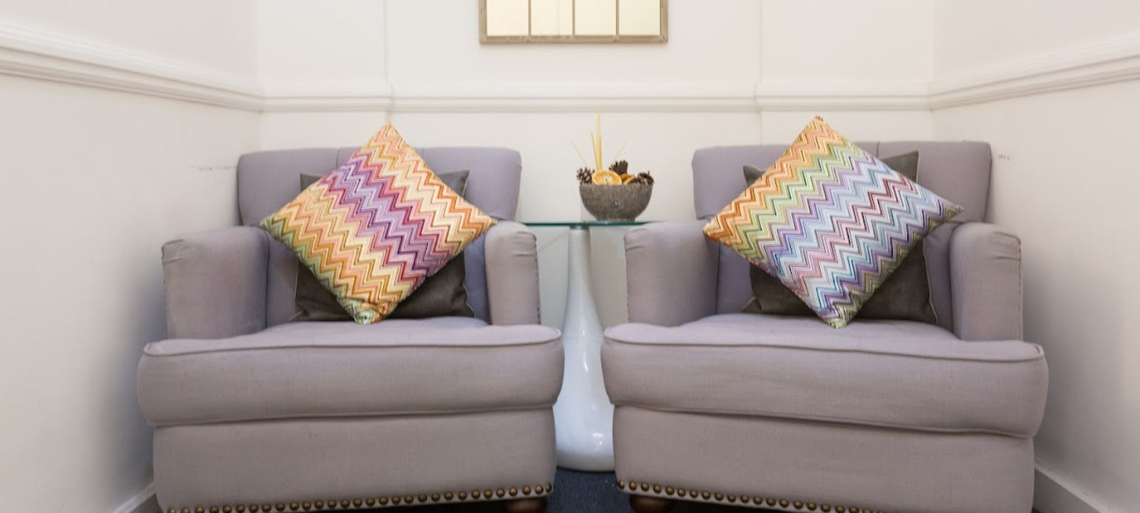 27-28 Queen Street, Bank - Image 1