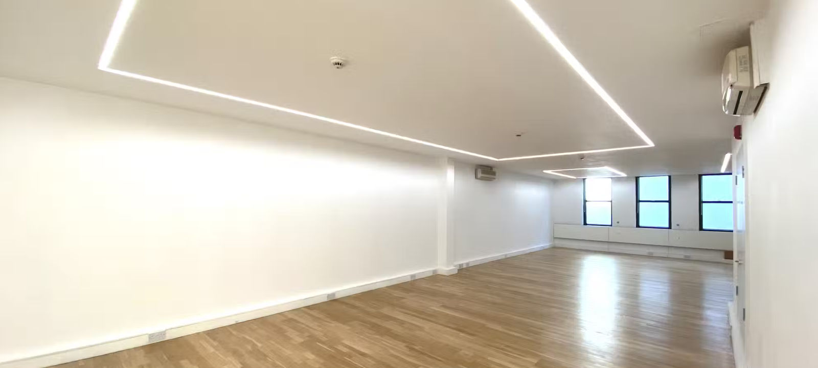 31-32 Eastcastle Street, London - Image 1