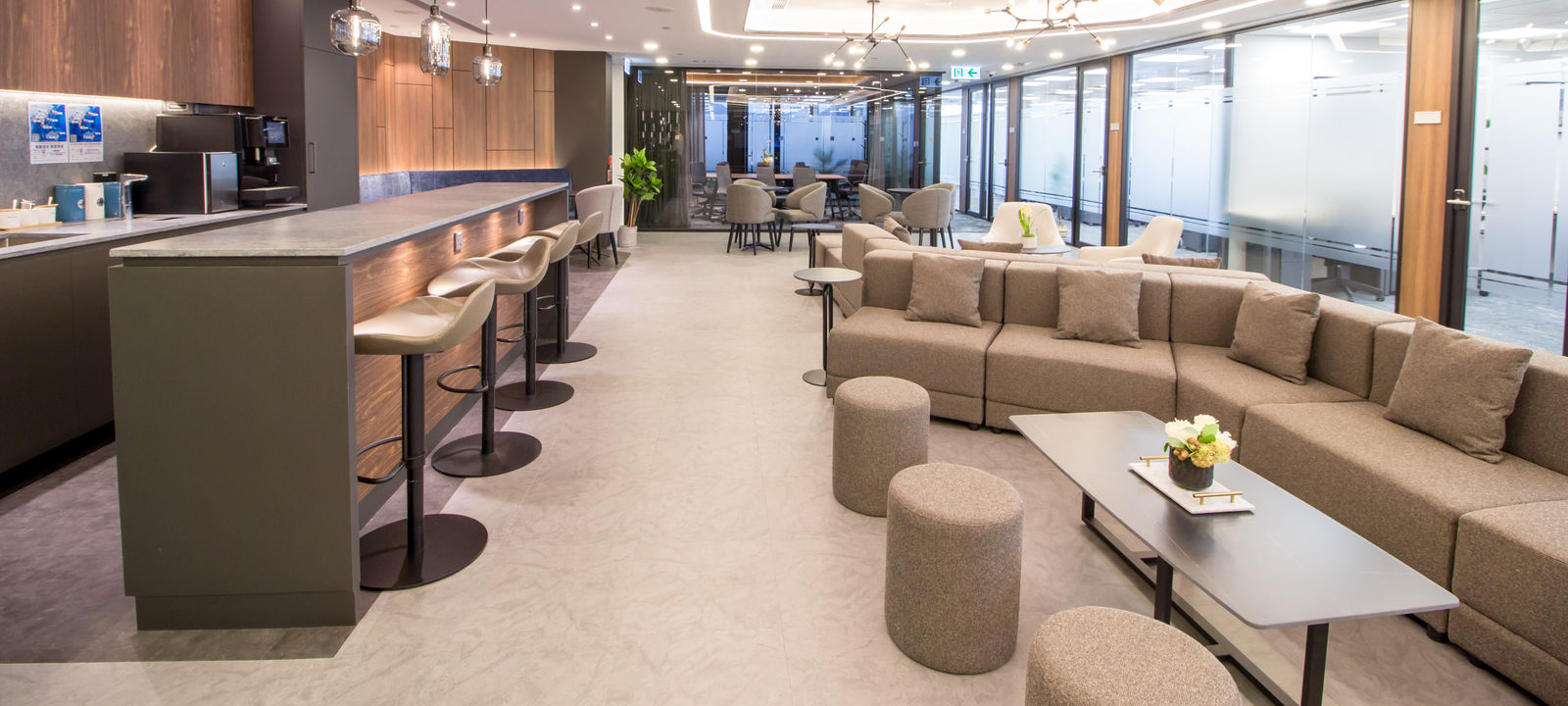 111 Connaught Road Central, Sheung Wan - Image 1