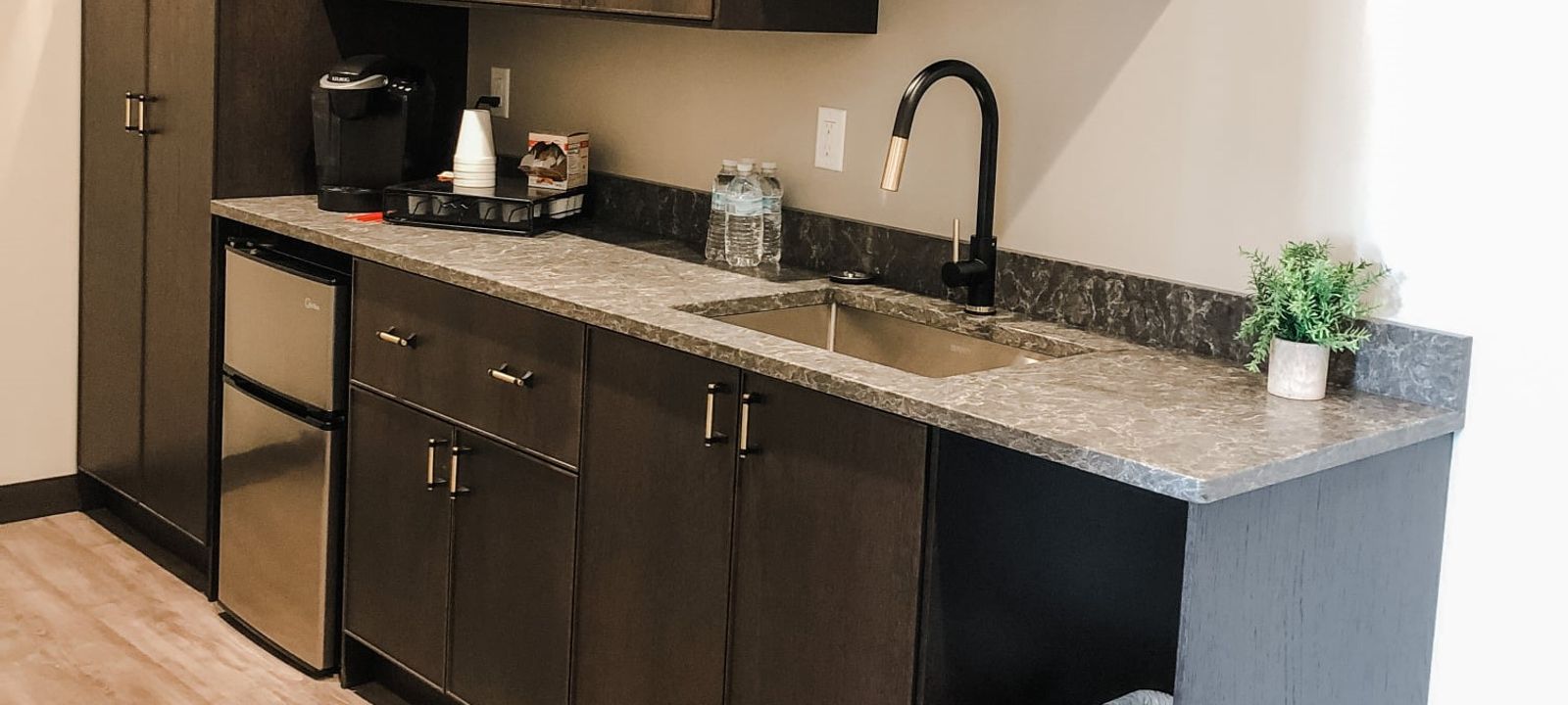 440 Eureka Rd, Wyandotte - Image 1