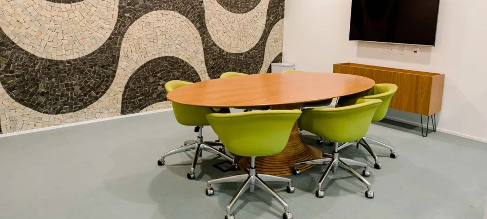 2000 Av Oscar Niemeyer, Santo Cristo - Image 1