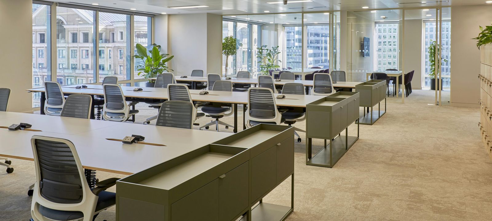 25 Cabot Square, London - Image 1